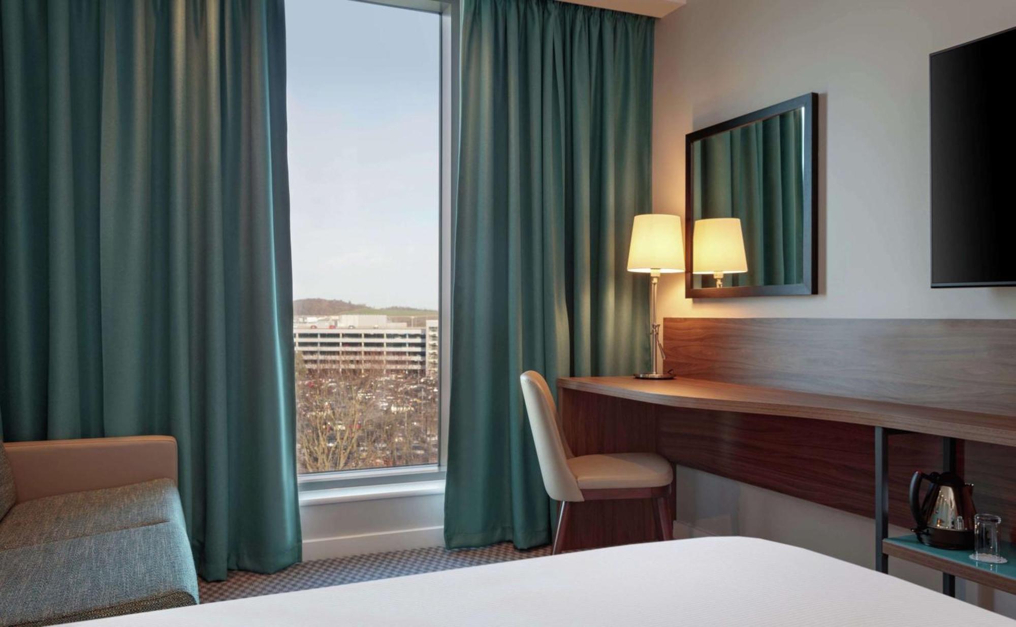 Hampton By Hilton Edinburgh Airport Hotel Ingliston Bagian luar foto