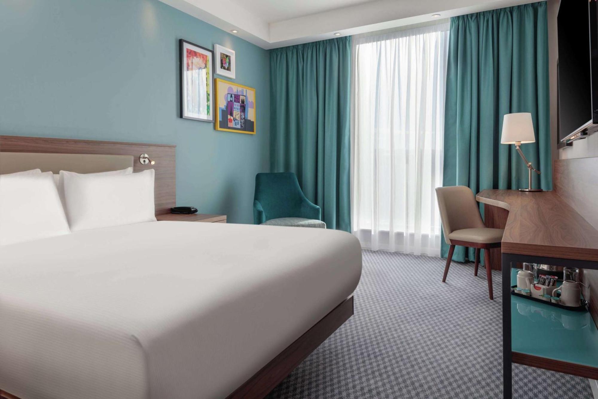 Hampton By Hilton Edinburgh Airport Hotel Ingliston Bagian luar foto