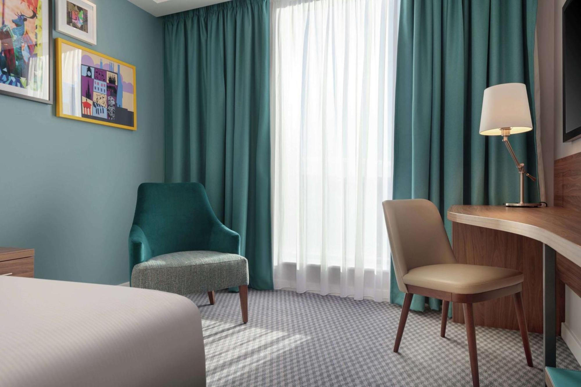 Hampton By Hilton Edinburgh Airport Hotel Ingliston Bagian luar foto