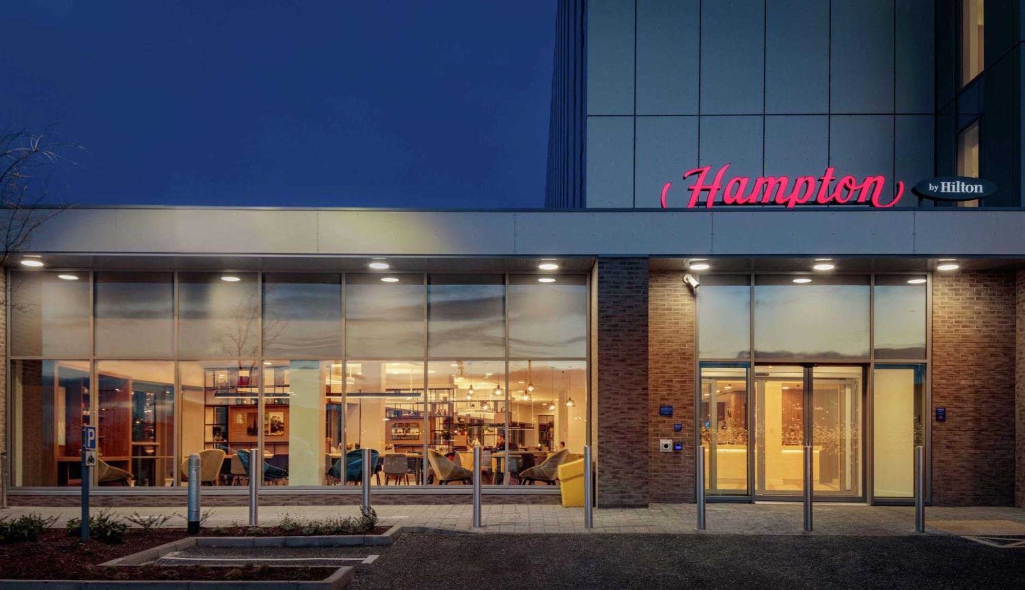 Hampton By Hilton Edinburgh Airport Hotel Ingliston Bagian luar foto