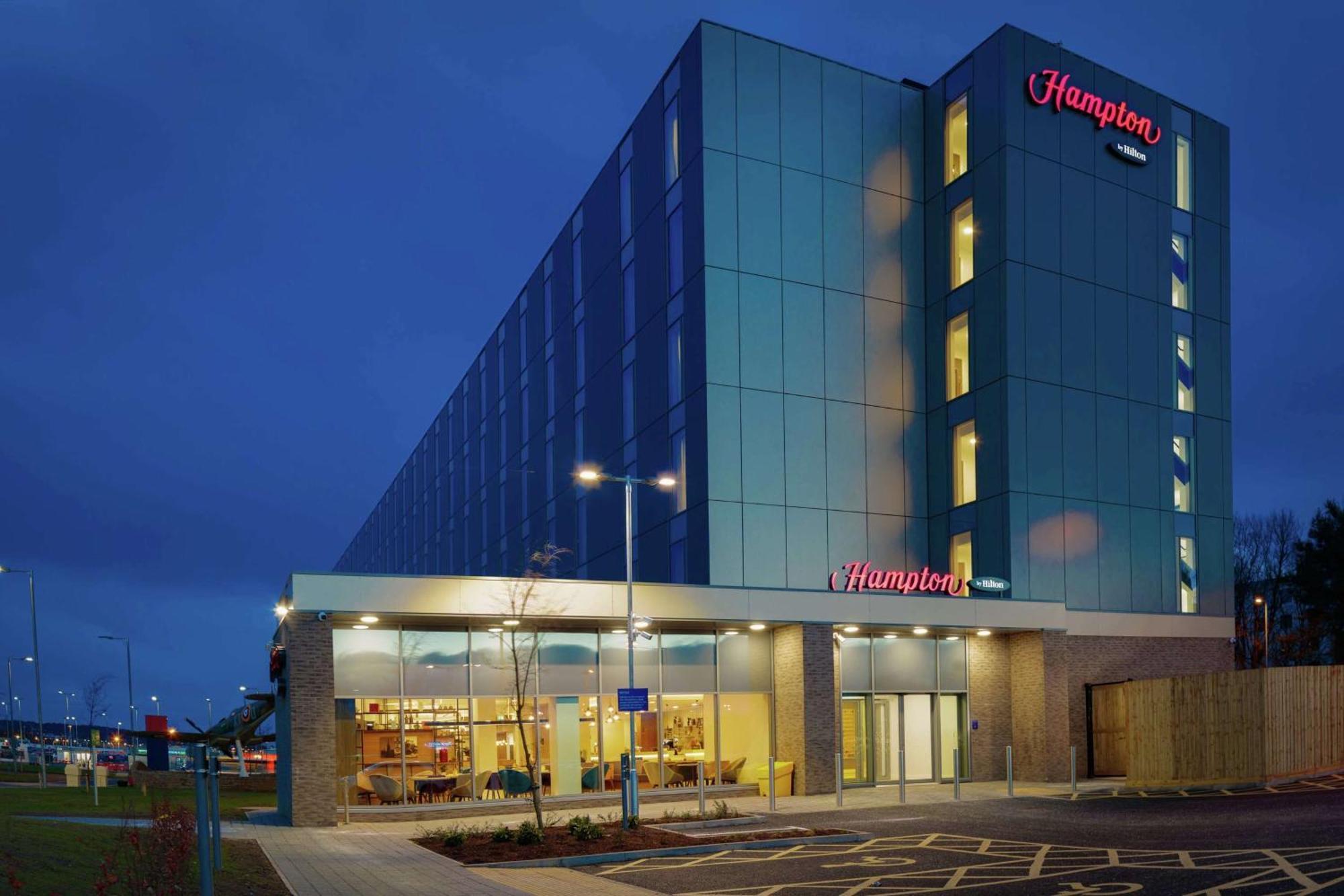 Hampton By Hilton Edinburgh Airport Hotel Ingliston Bagian luar foto